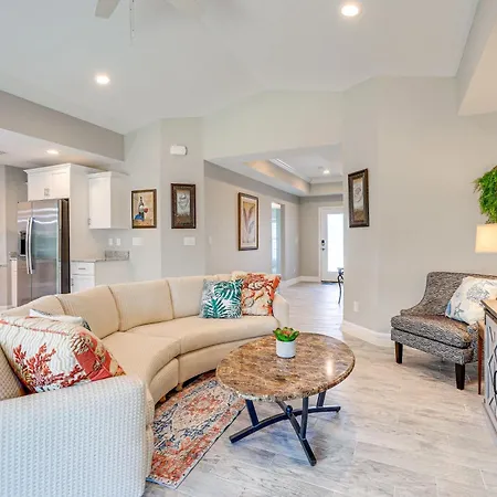 Bright Rotonda West Home With Patio, 7 Mi To Beach!